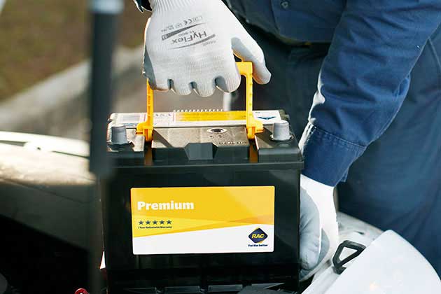 Essential precautions when handling car batteries